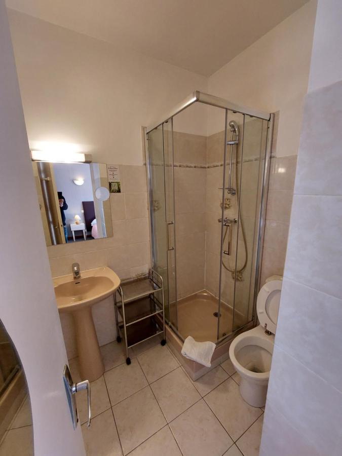 L'Accent - Hotel 2 Etoiles Et Restaurant - Logis Hotels Astaffort Kültér fotó